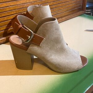 Candie’s ankle boots tan suede size 8 1/2 gently used condition